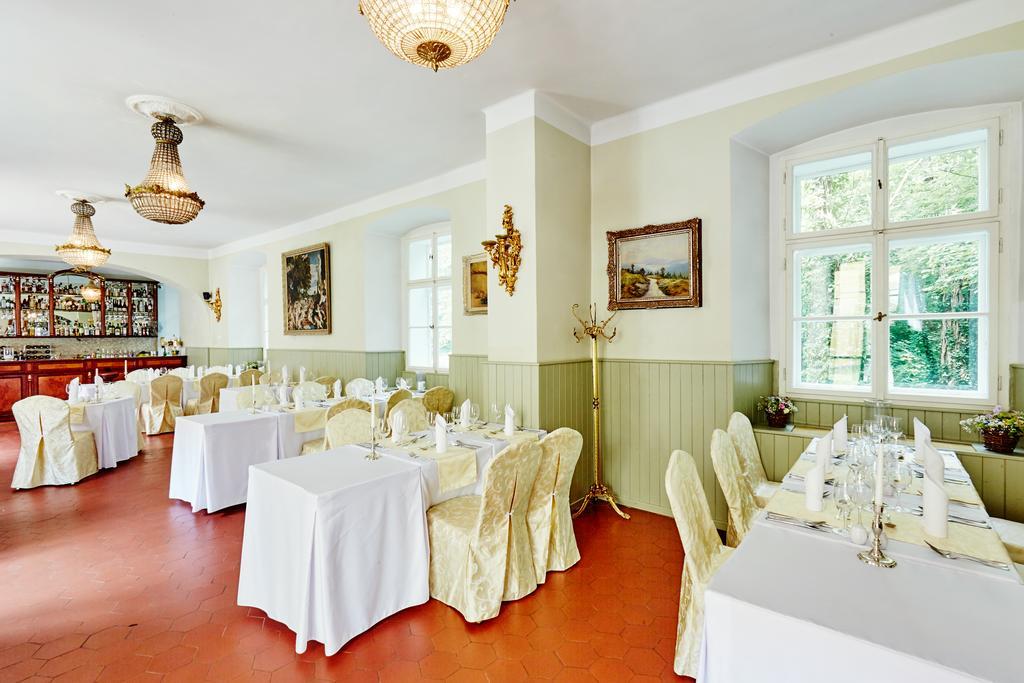 Chateau Hostacov Hotel Exterior photo