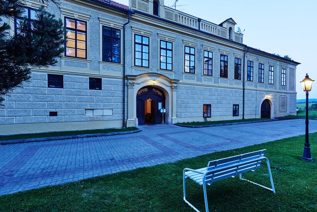 Chateau Hostacov Hotel Exterior photo